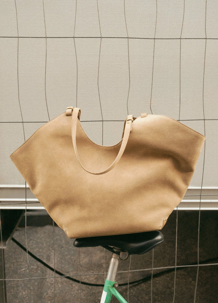 Flattered - Dahlia Tote Bag – Suede Sand -