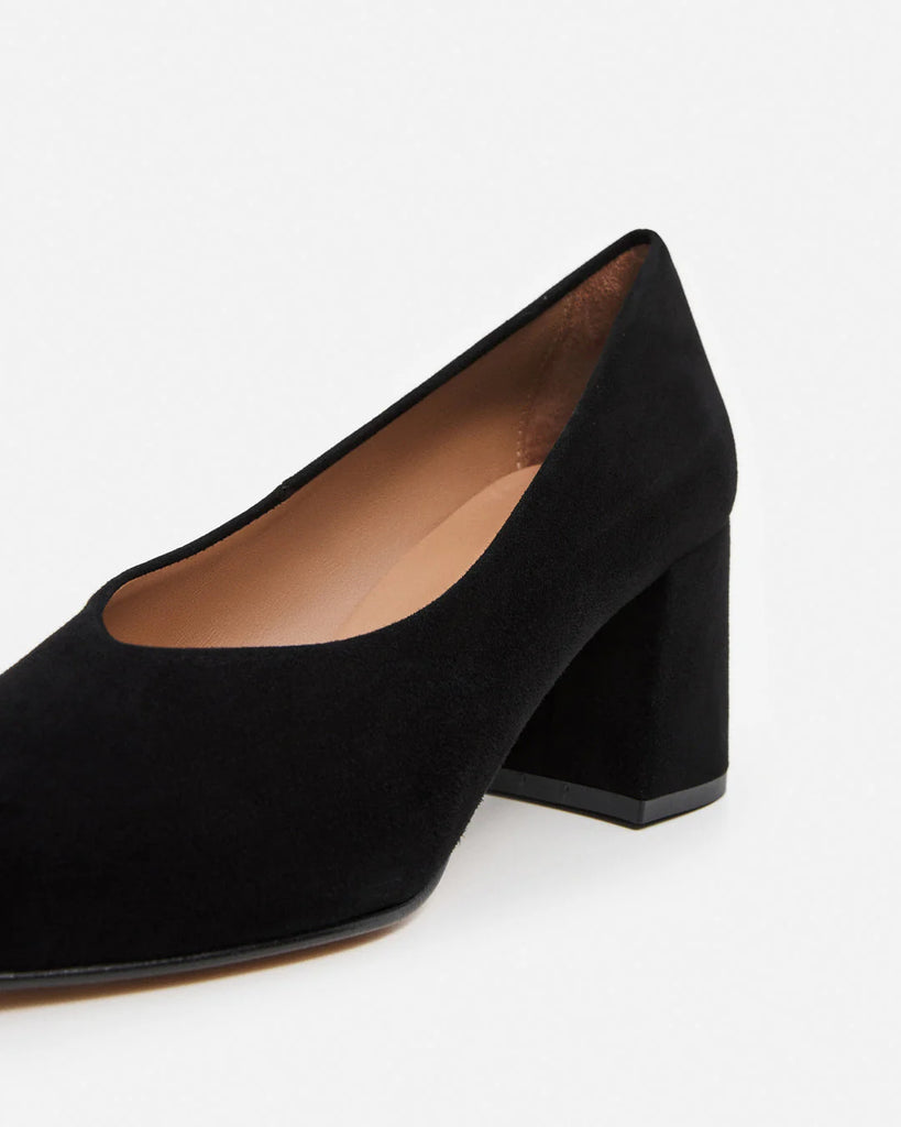 Flattered - Angela Heel -