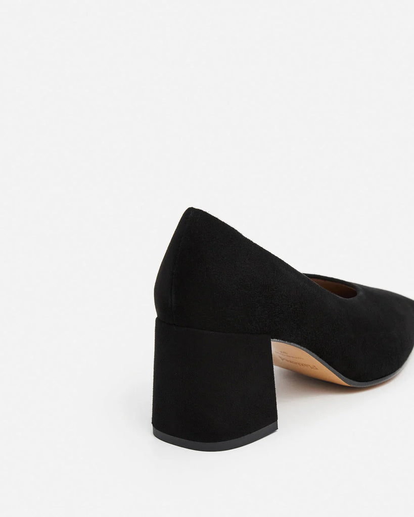 Flattered - Angela Heel -