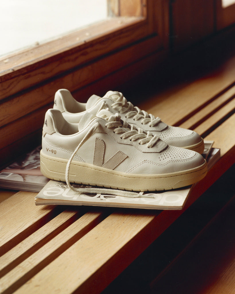 Veja - V-90 OT Leather Sneaker - Extra White Natural