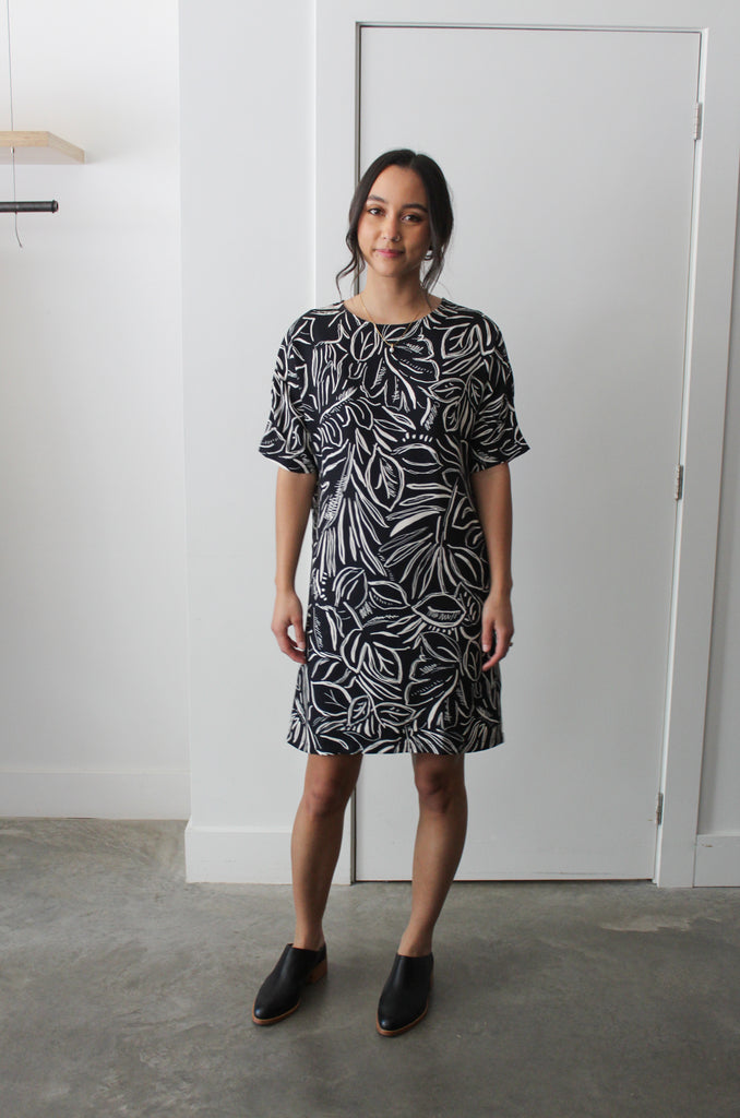 Sattva by Sarah - Printed Everyday T-Shirt Dress - Black Ivory